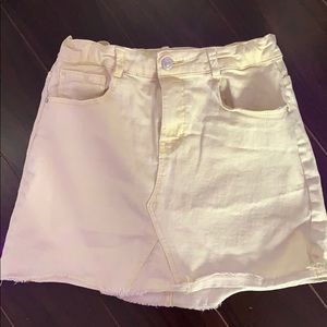 A Zara yellow skirt 💛